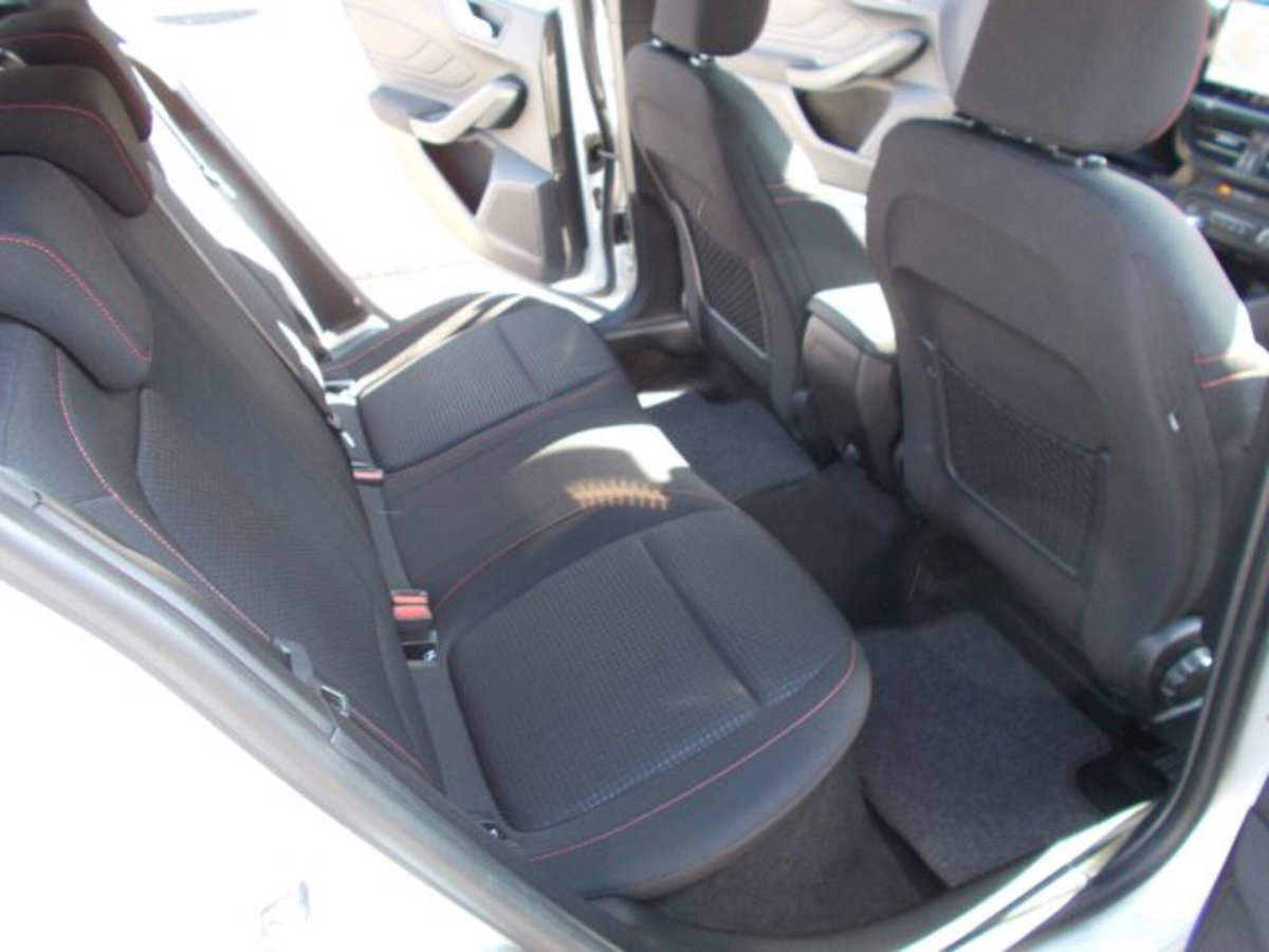 Ford Focus Station Wagon 1.0 EcoBoost Hybrid 125CV Powershift SW ST-Line Design (11)