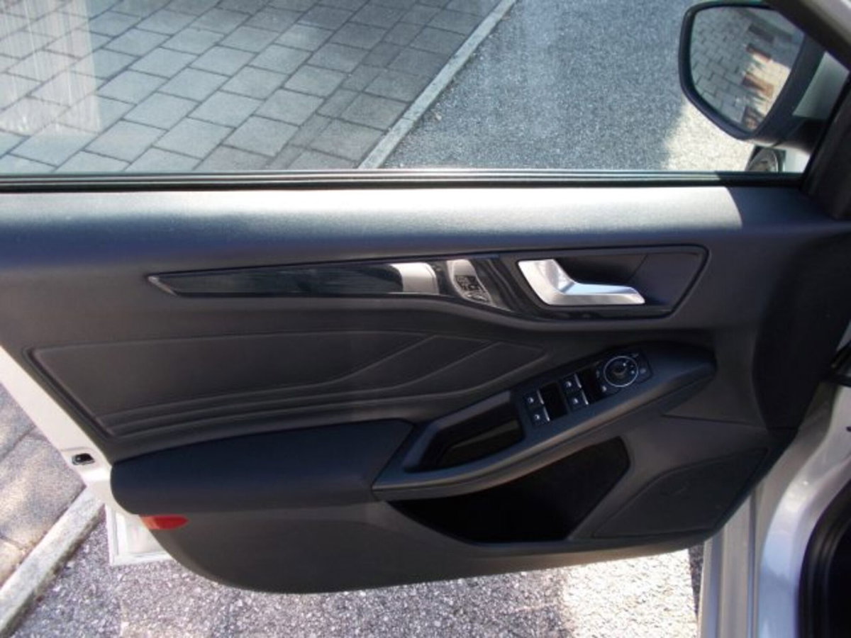 Ford Focus Station Wagon 1.0 EcoBoost Hybrid 125CV Powershift SW ST-Line Design (19)