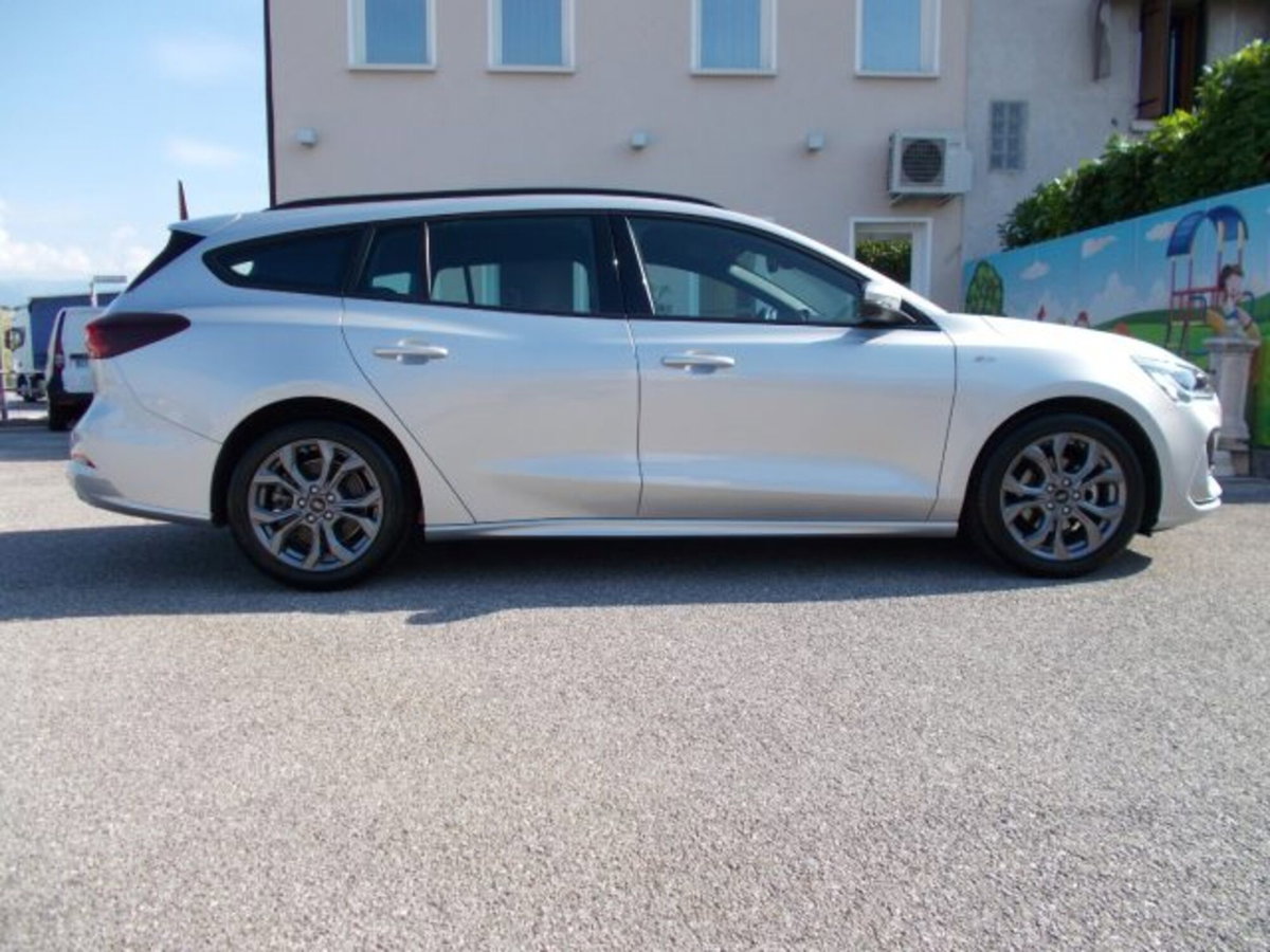 Ford Focus Station Wagon 1.0 EcoBoost Hybrid 125CV Powershift SW ST-Line Design (5)