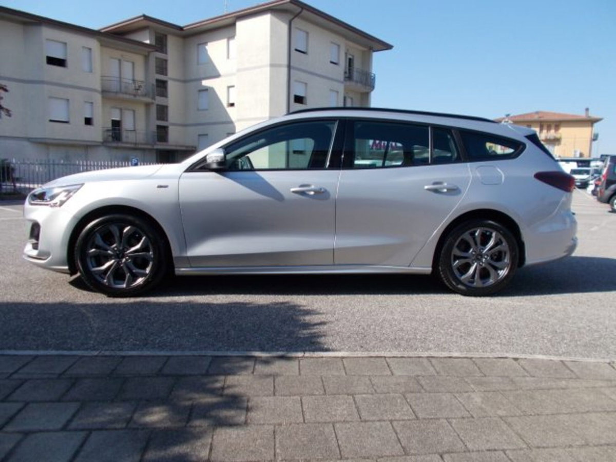Ford Focus Station Wagon 1.0 EcoBoost Hybrid 125CV Powershift SW ST-Line Design (7)