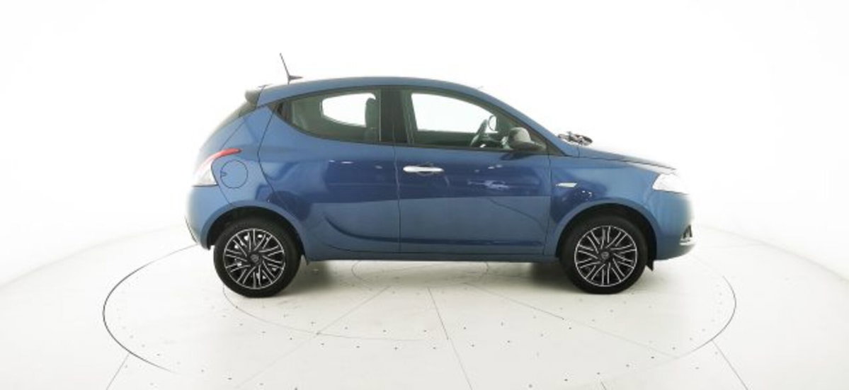 Lancia Ypsilon 1.0 FireFly 5 porte S&S Hybrid Gold Plus (8)