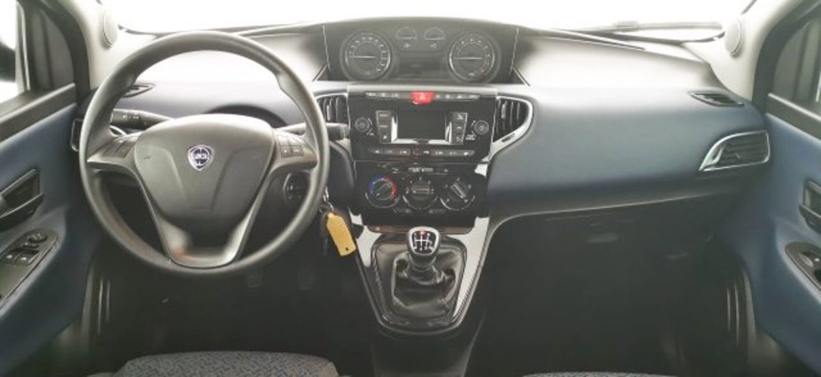 Lancia Ypsilon 1.0 FireFly 5 porte S&S Hybrid Gold Plus (9)