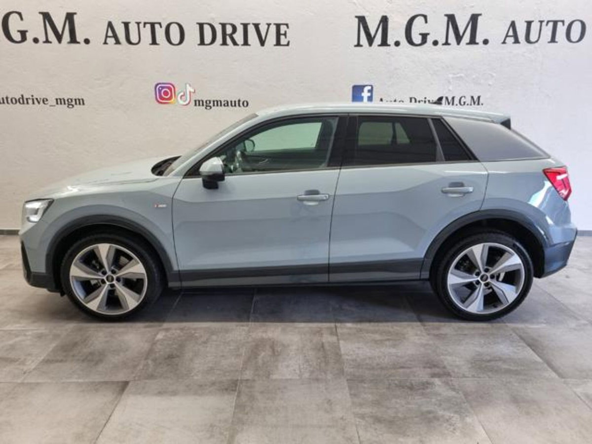 Audi Q2 Q2 40 TFSI quattro S tronic Identity Black (2)