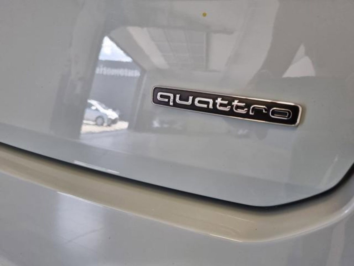 Audi Q2 Q2 40 TFSI quattro S tronic Identity Black (12)