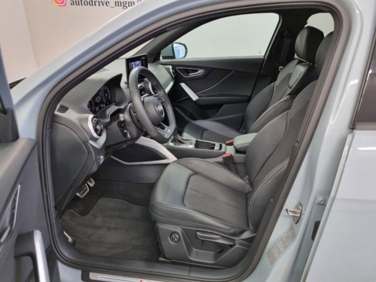 Audi Q2 Q2 40 TFSI quattro S tronic Identity Black (8)