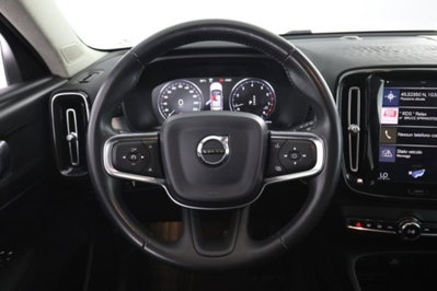 Volvo XC40 T4 AWD Geartronic Momentum (5)