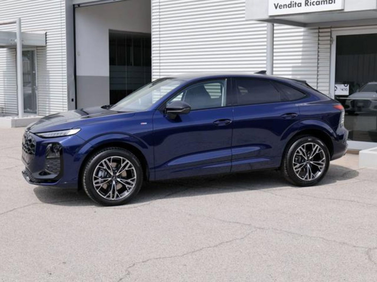 Audi Q3 Sportback 2.0 tdi S line edition 150cv s-tronic (2)