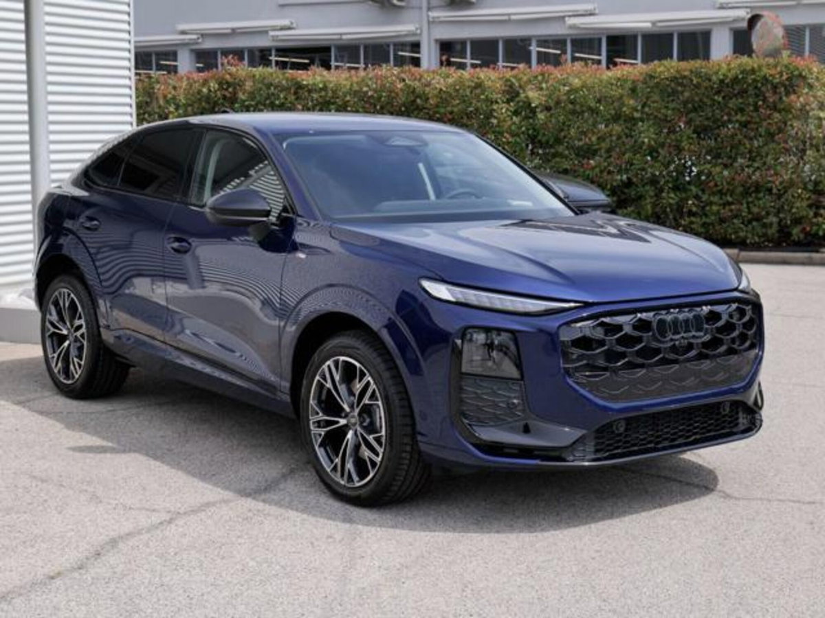 Audi Q3 Sportback 2.0 tdi S line edition 150cv s-tronic (4)