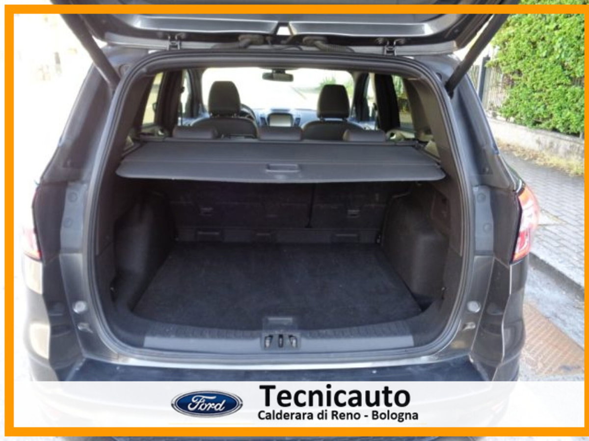 Ford Kuga 1.5 TDCI 120 CV S&S 2WD ST-Line (9)