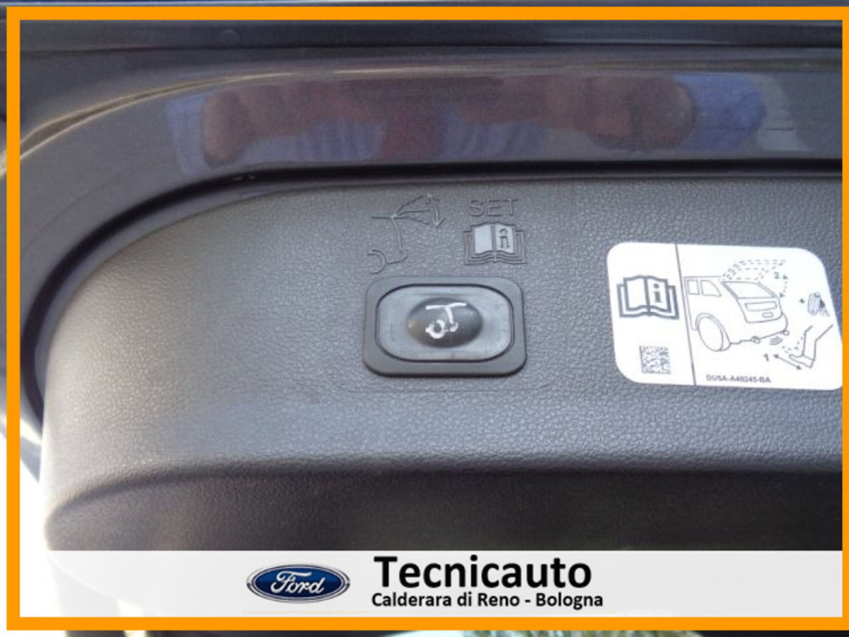 Ford Kuga 1.5 TDCI 120 CV S&S 2WD ST-Line (10)