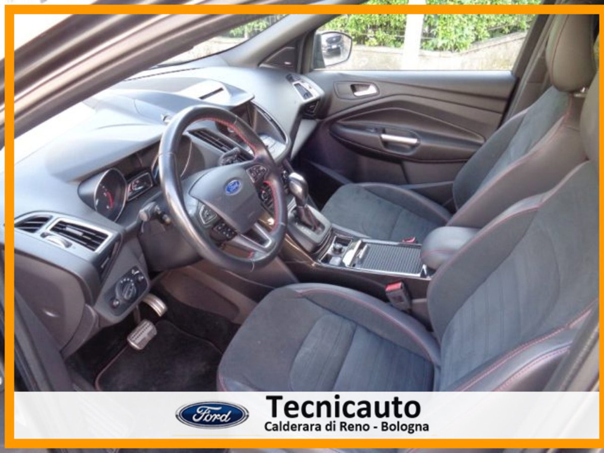 Ford Kuga 1.5 TDCI 120 CV S&S 2WD ST-Line (12)