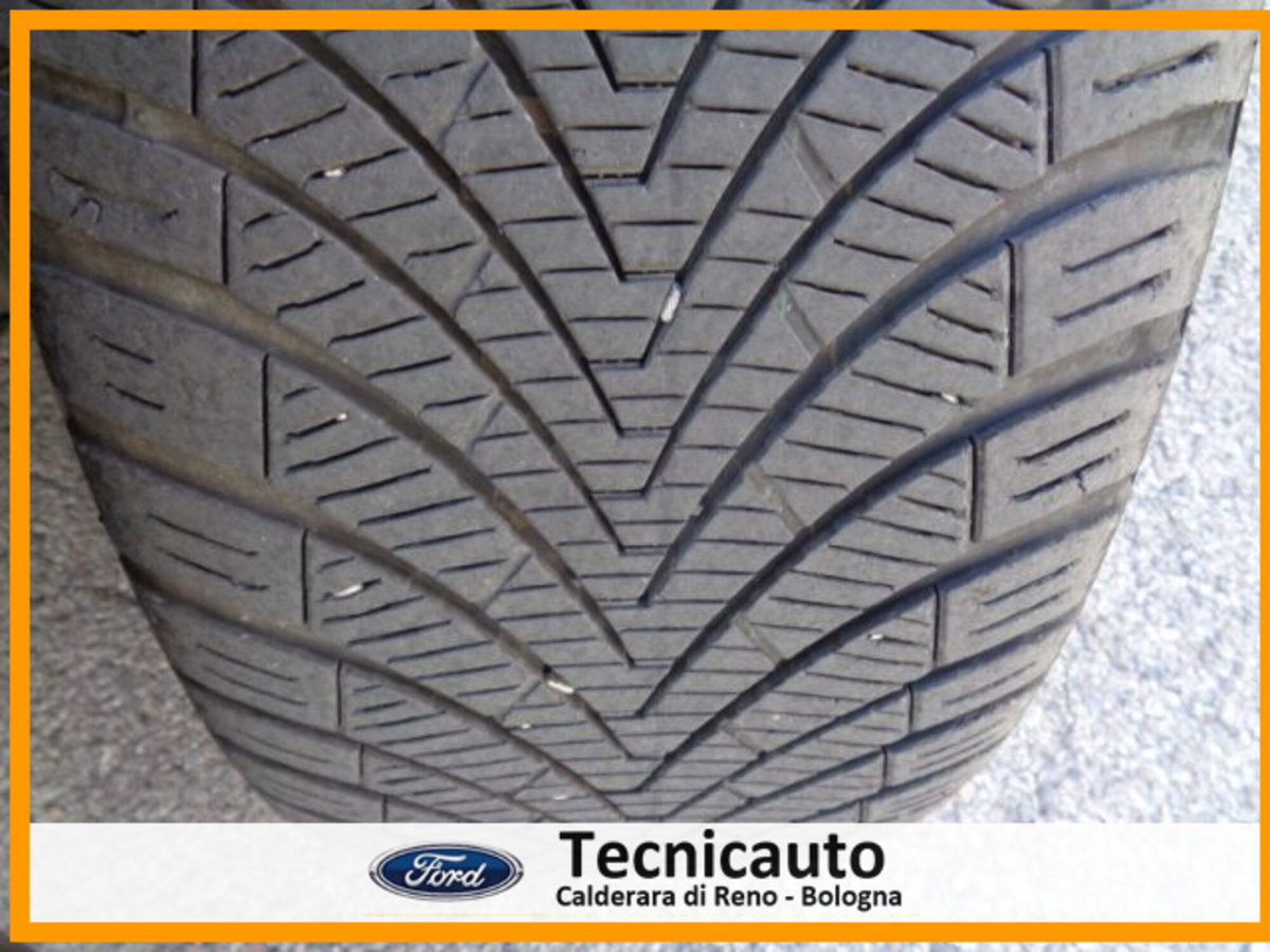 Ford Kuga 1.5 TDCI 120 CV S&S 2WD ST-Line (17)