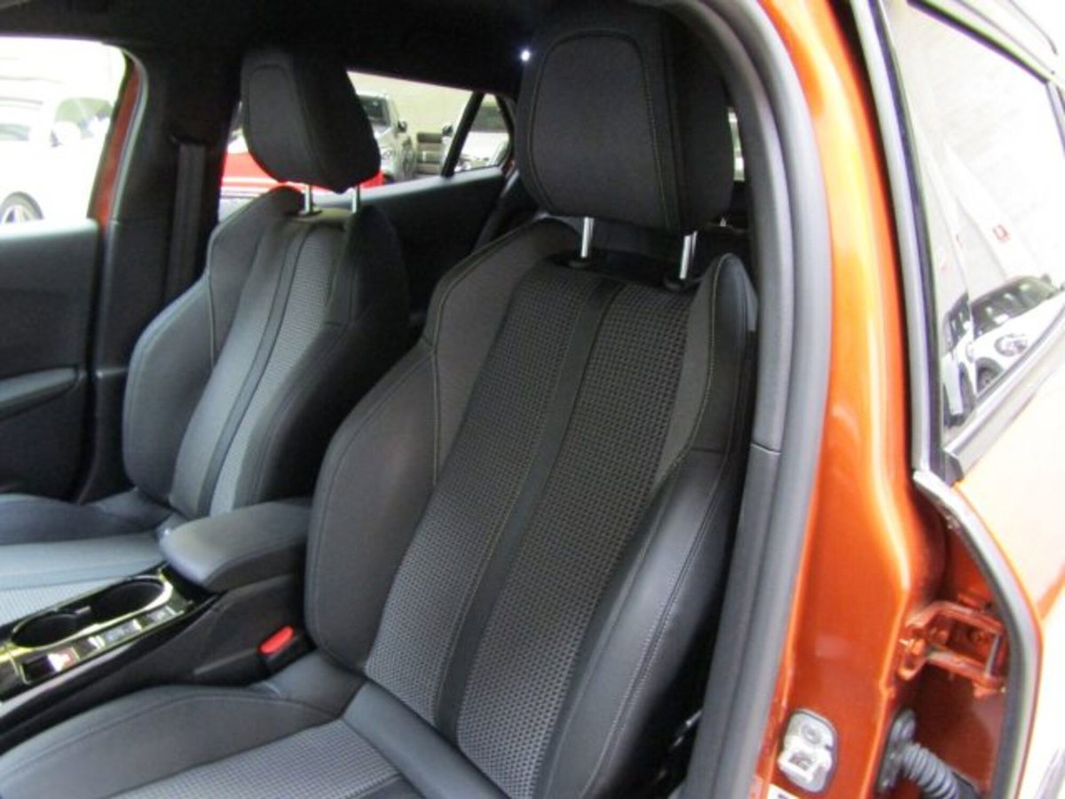 Peugeot 2008 PureTech 130 S&S EAT8 GT Line (10)