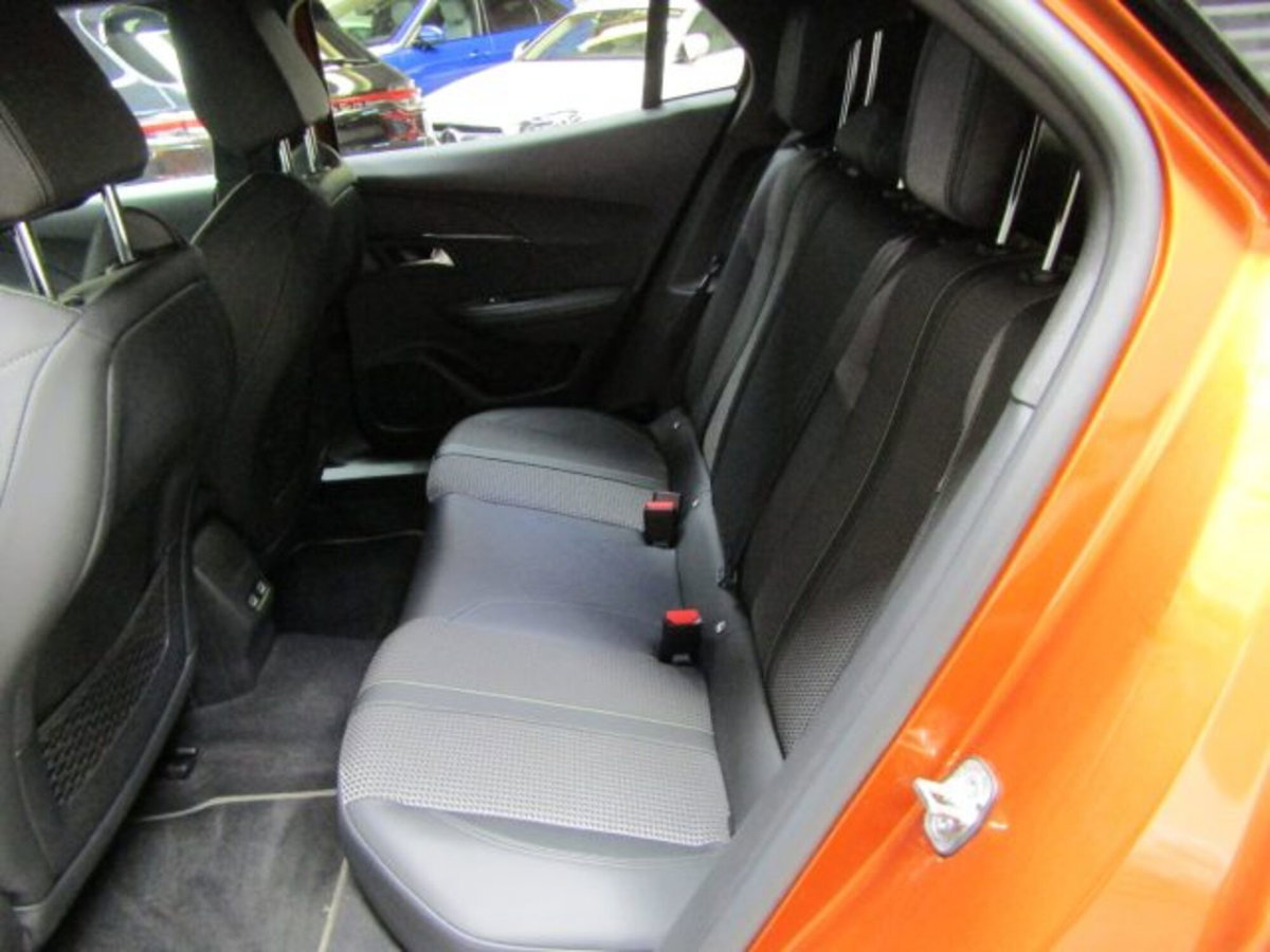 Peugeot 2008 PureTech 130 S&S EAT8 GT Line (11)