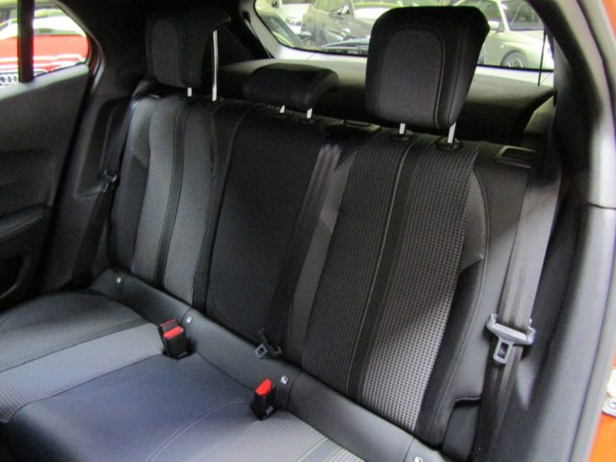 Peugeot 2008 PureTech 130 S&S EAT8 GT Line (12)
