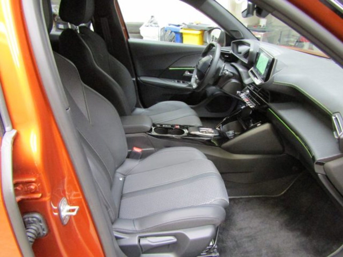 Peugeot 2008 PureTech 130 S&S EAT8 GT Line (15)