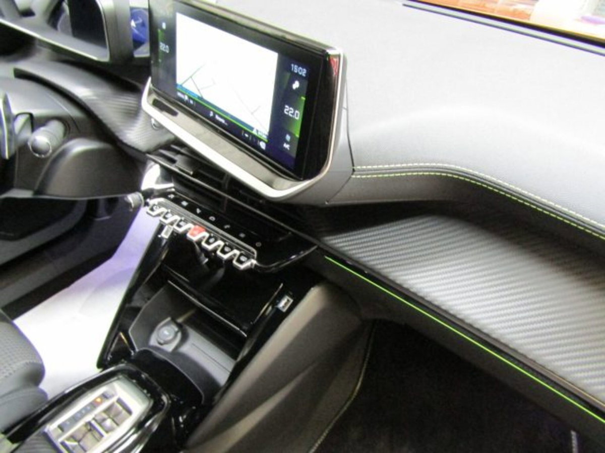 Peugeot 2008 PureTech 130 S&S EAT8 GT Line (17)