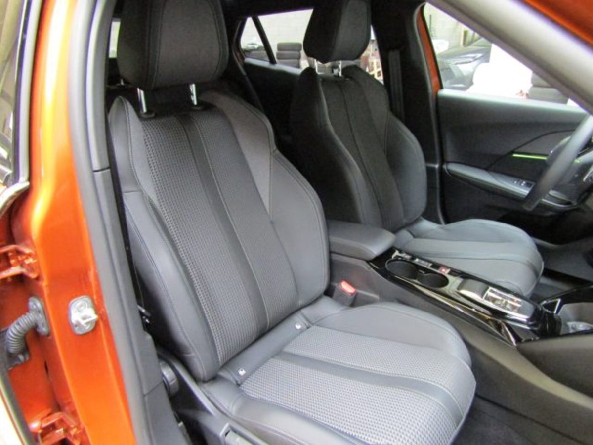 Peugeot 2008 PureTech 130 S&S EAT8 GT Line (18)