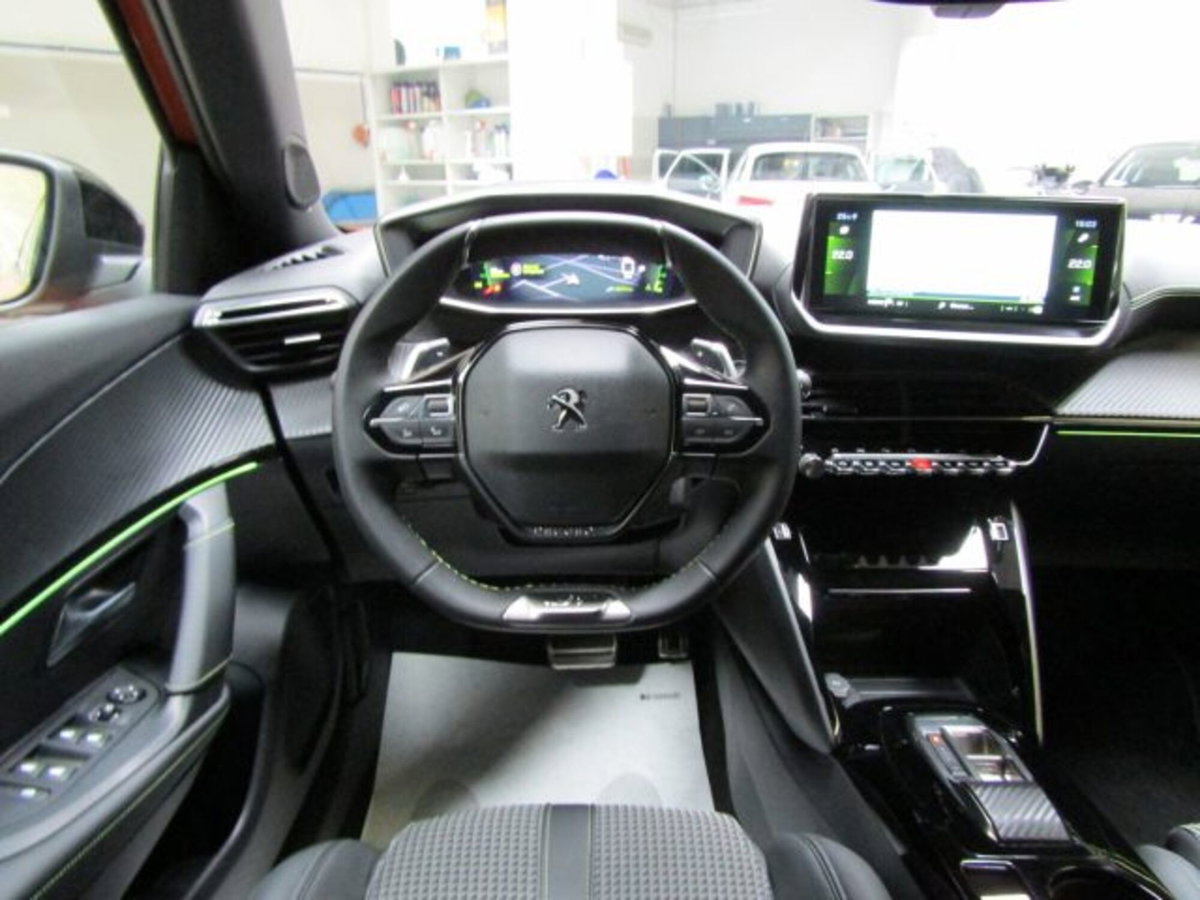 Peugeot 2008 PureTech 130 S&S EAT8 GT Line (19)