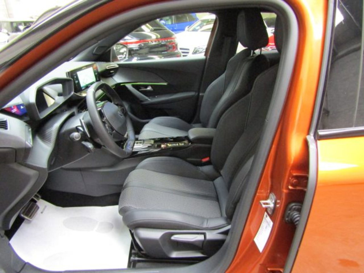 Peugeot 2008 PureTech 130 S&S EAT8 GT Line (8)