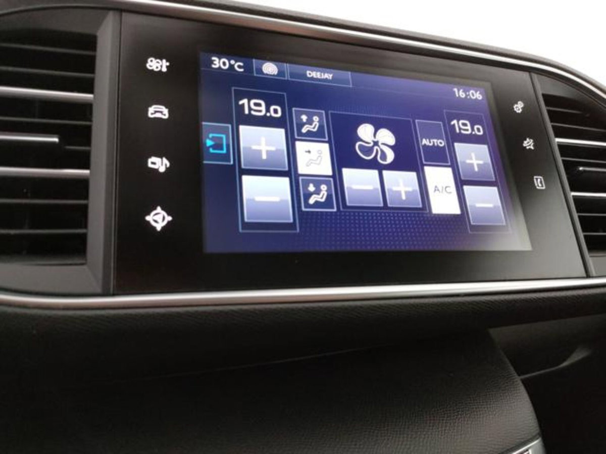Peugeot 308 BlueHDi 120 S&S EAT6 Allure (11)