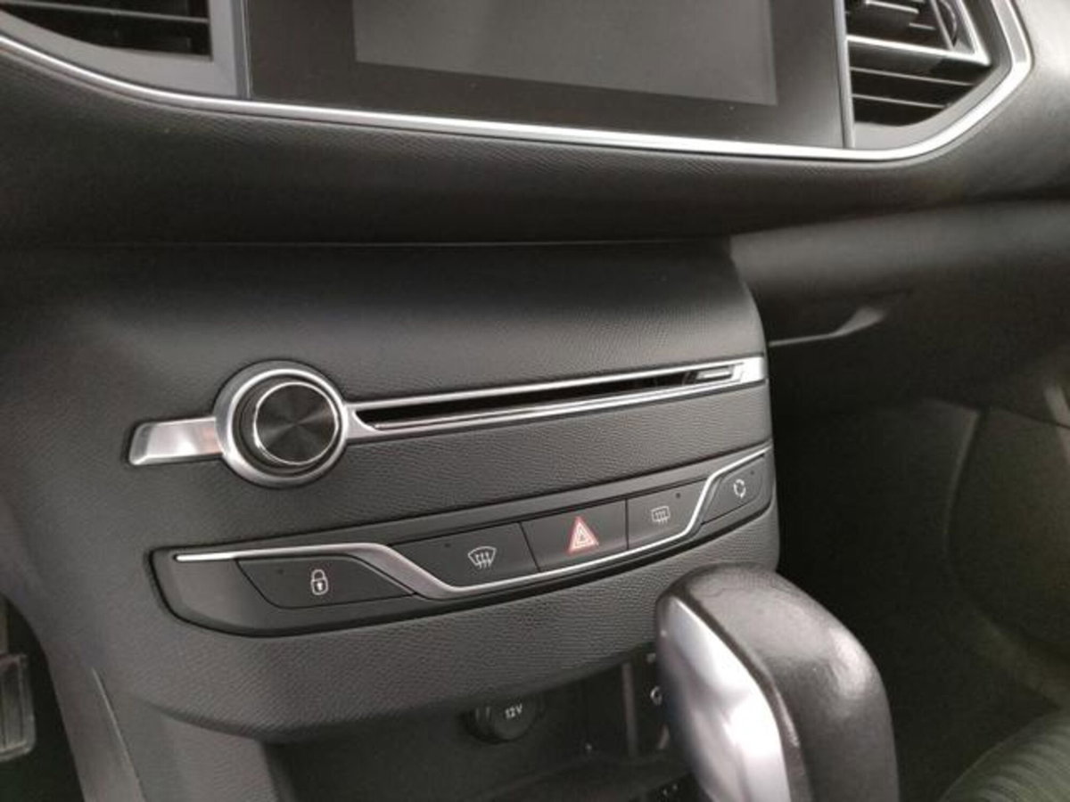Peugeot 308 BlueHDi 120 S&S EAT6 Allure (15)