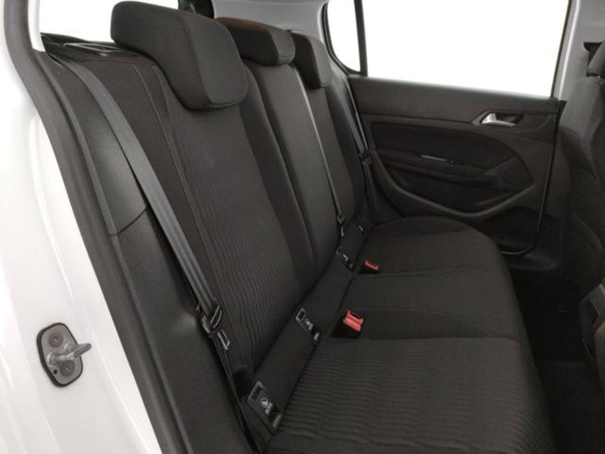 Peugeot 308 BlueHDi 120 S&S EAT6 Allure (19)