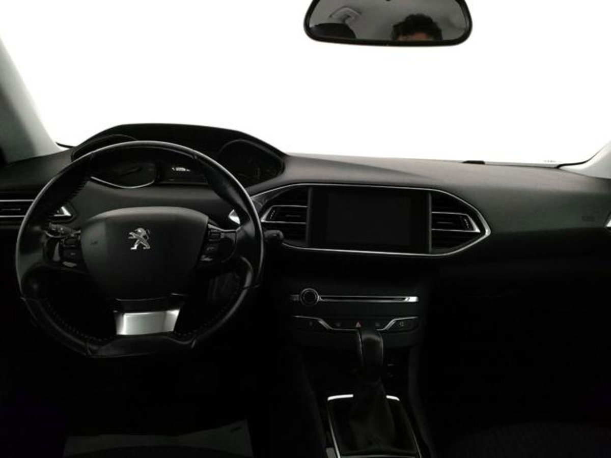 Peugeot 308 BlueHDi 120 S&S EAT6 Allure (7)