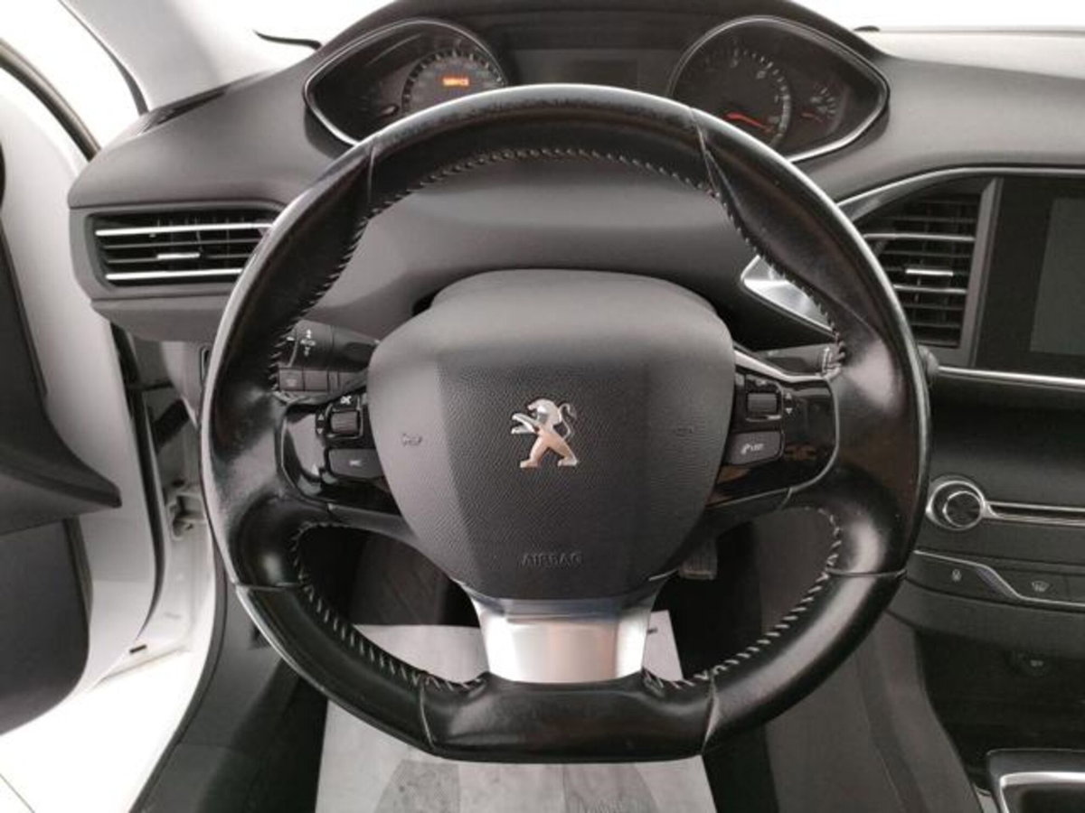 Peugeot 308 BlueHDi 120 S&S EAT6 Allure (8)