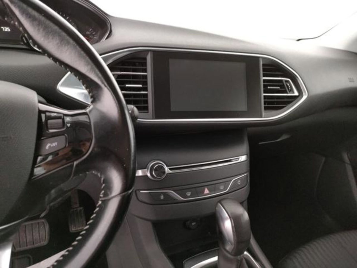 Peugeot 308 BlueHDi 120 S&S EAT6 Allure (9)