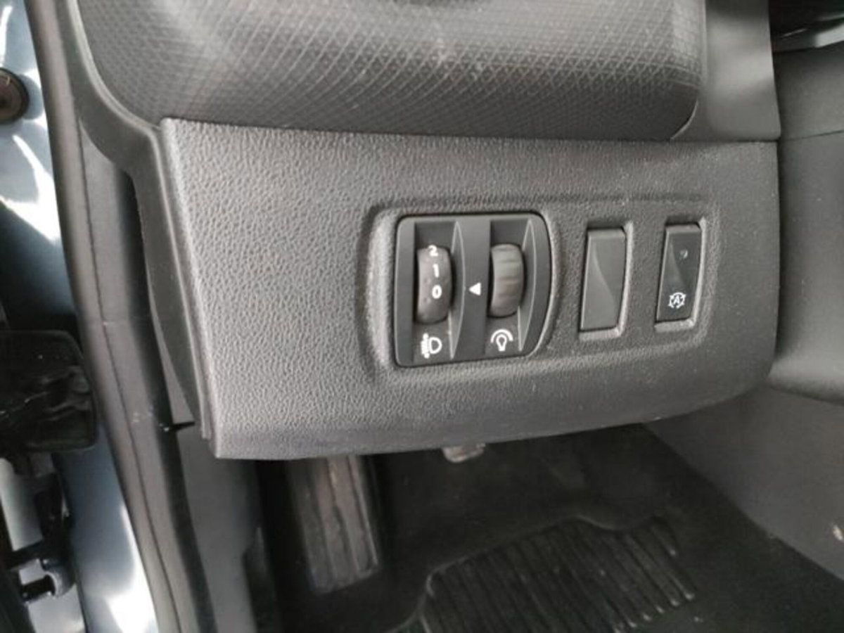 Renault Clio Sporter dCi 8V 75 CV Moschino Life (6)