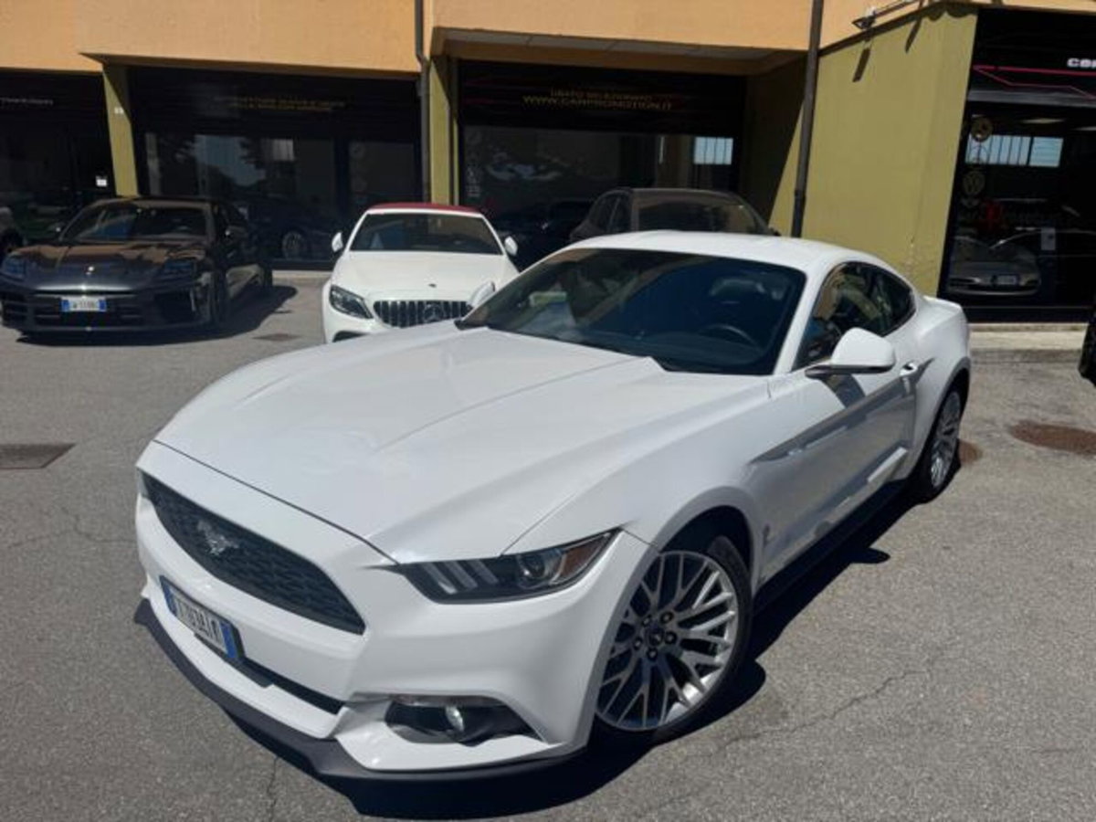 Ford Mustang Coupé Fastback 2.3 EcoBoost aut. (2)
