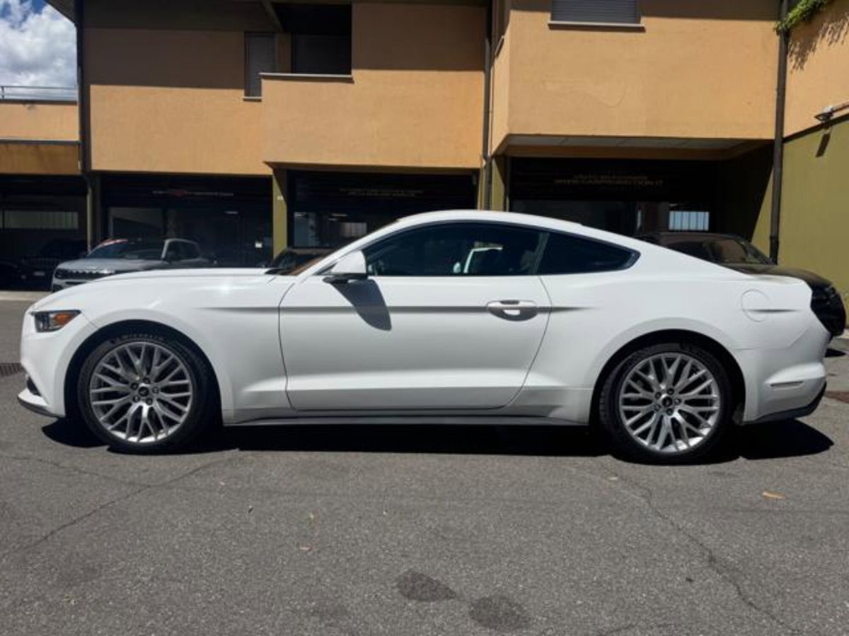 Ford Mustang Coupé Fastback 2.3 EcoBoost aut. (3)