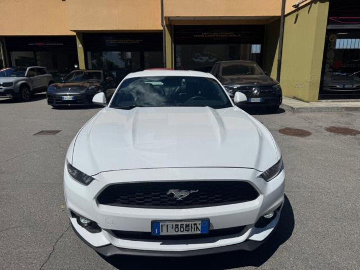 Ford Mustang Coupé Fastback 2.3 EcoBoost aut. (5)