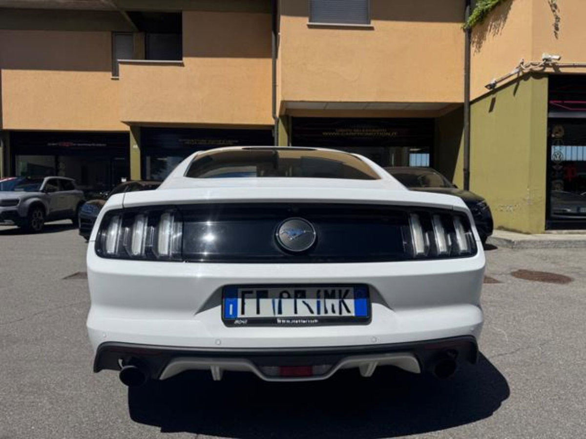 Ford Mustang Coupé Fastback 2.3 EcoBoost aut. (7)