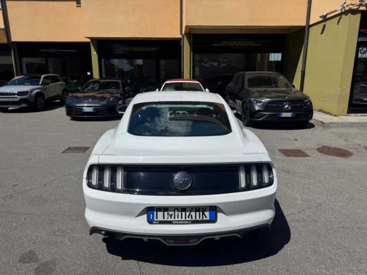 Ford Mustang Coupé Fastback 2.3 EcoBoost aut. (8)