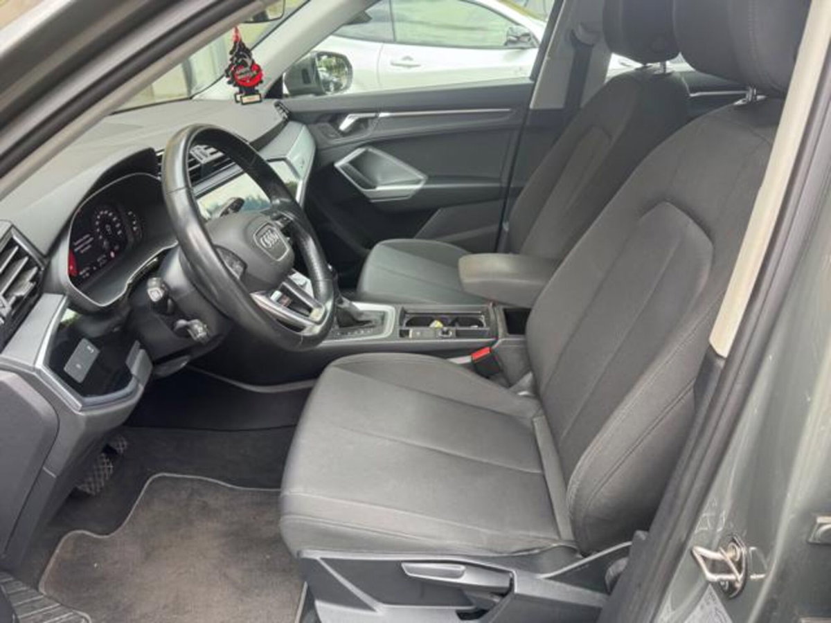 Audi Q3 35 TDI quattro S tronic Business (13)