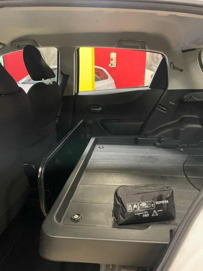Toyota Yaris 1.0 5 porte Van (10)