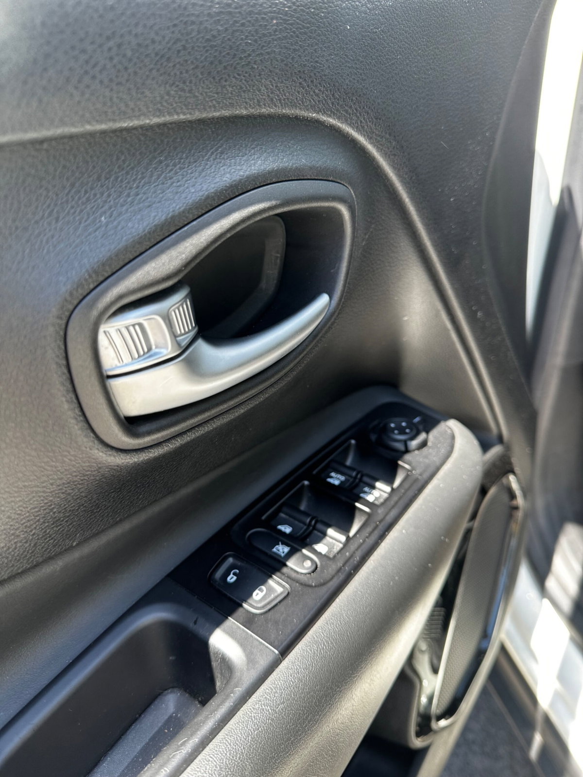 Jeep Renegade 1.6 Mjt 120 CV Limited (8)