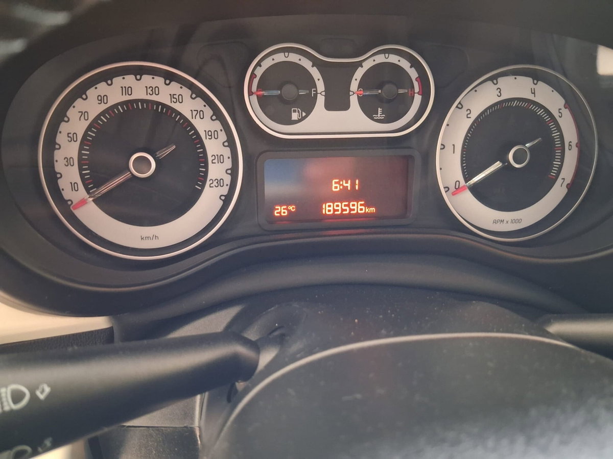Fiat 500L 1.6 Multijet 105 CV Trekking (15)
