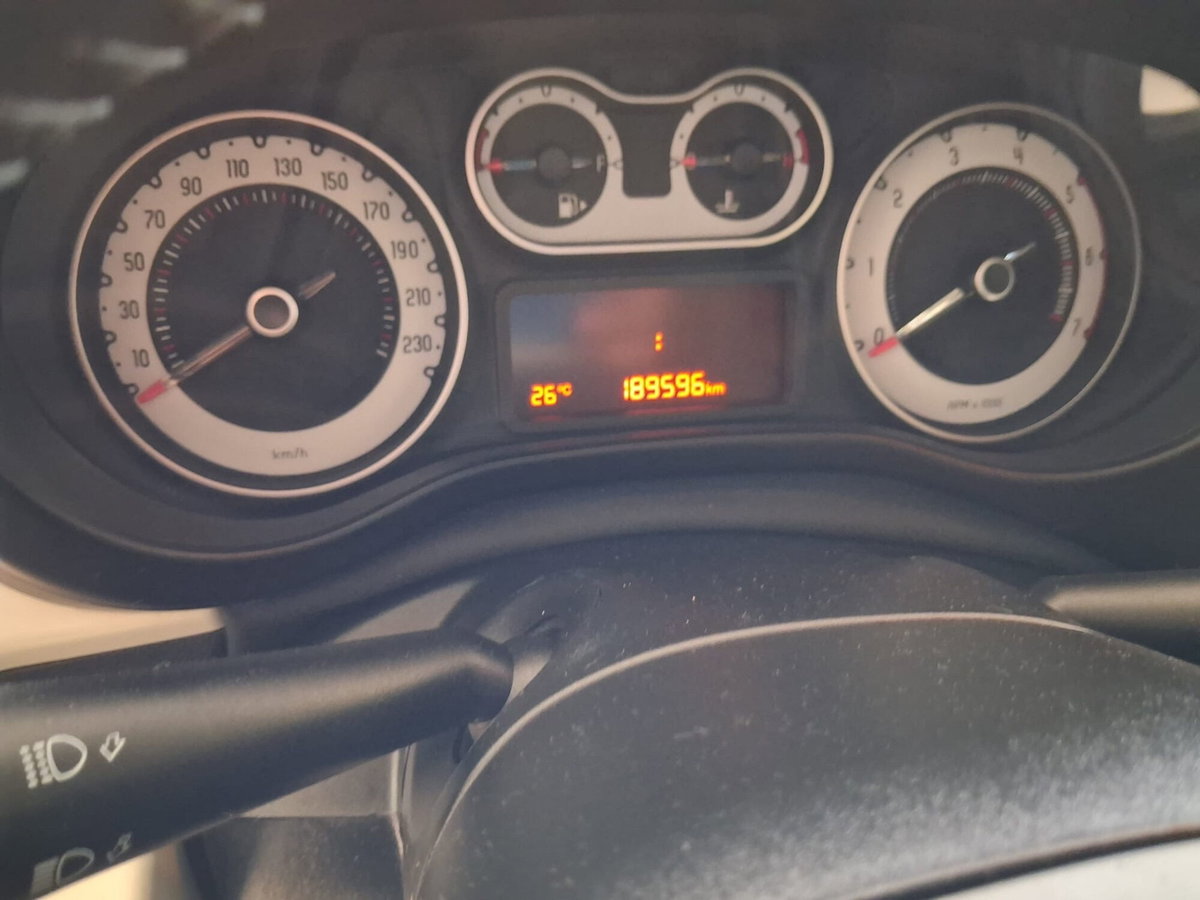 Fiat 500L 1.6 Multijet 105 CV Trekking (16)