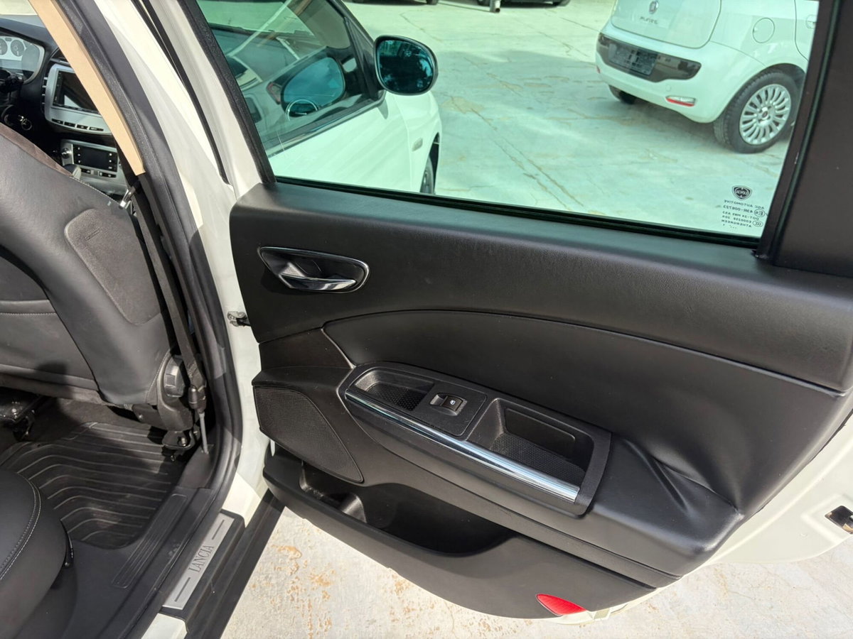 Lancia Delta 1.6 MJT DPF 105 CV Gold (12)