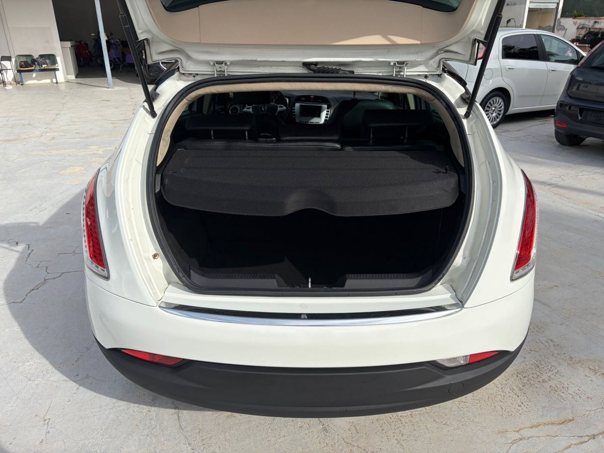 Lancia Delta 1.6 MJT DPF 105 CV Gold (15)