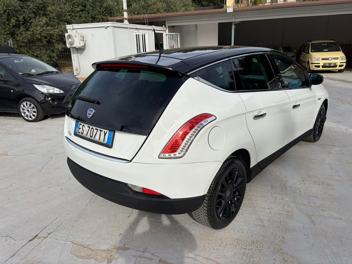 Lancia Delta 1.6 MJT DPF 105 CV Gold (4)