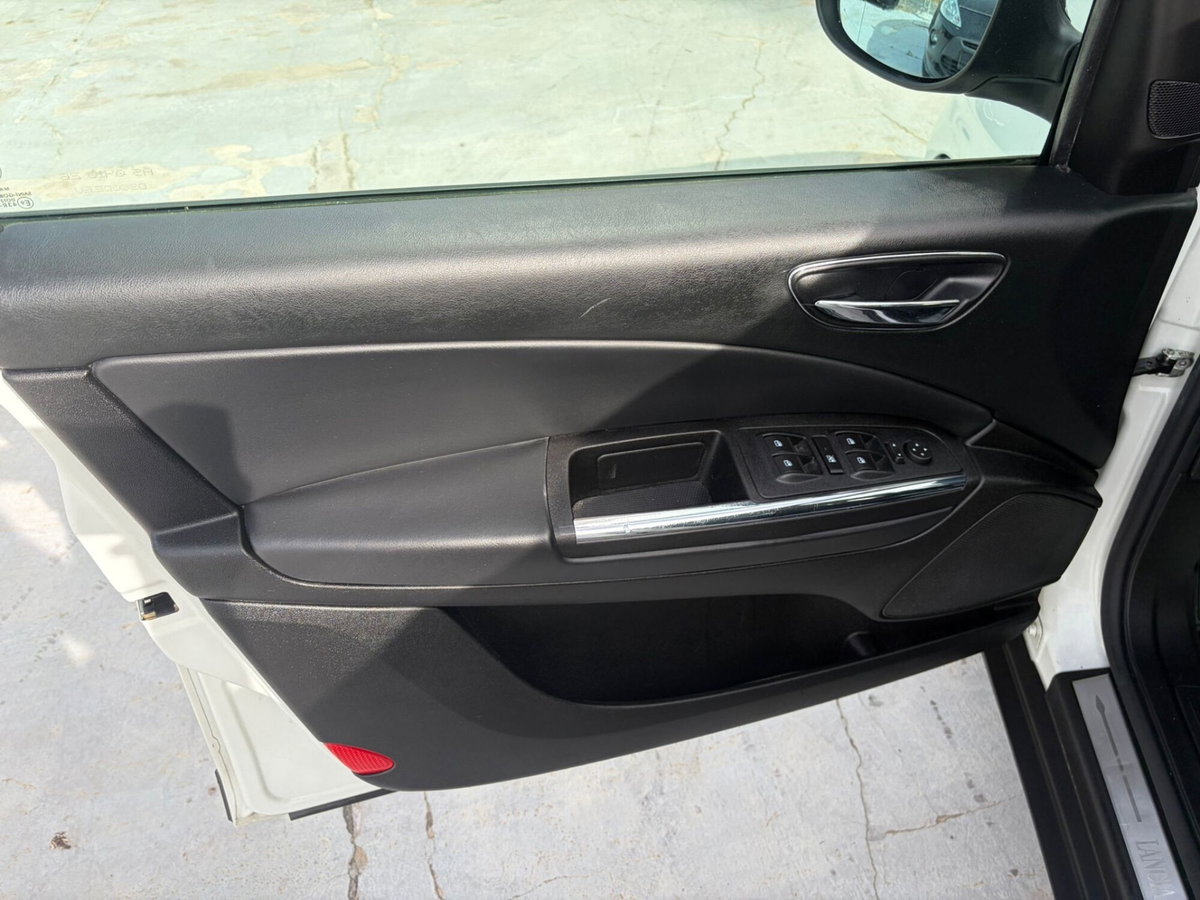 Lancia Delta 1.6 MJT DPF 105 CV Gold (8)