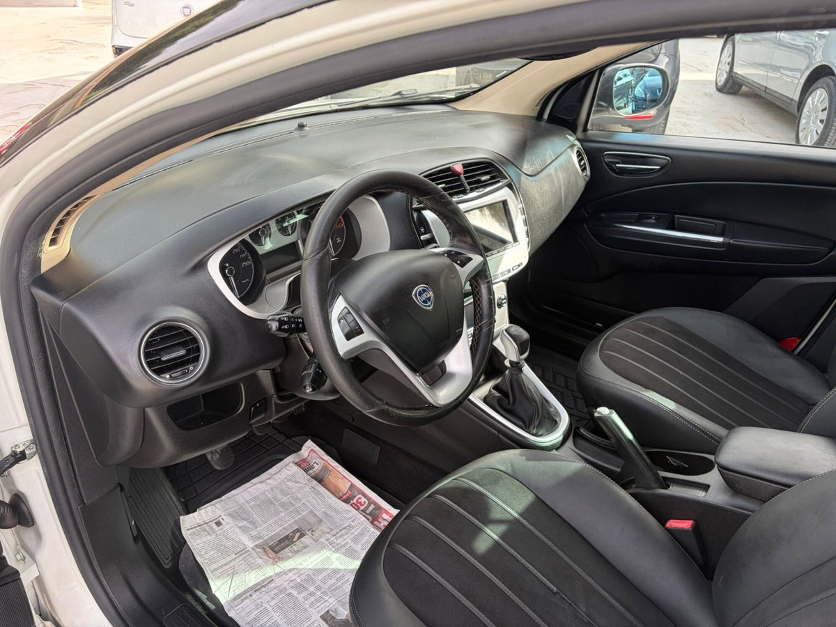 Lancia Delta 1.6 MJT DPF 105 CV Gold (9)