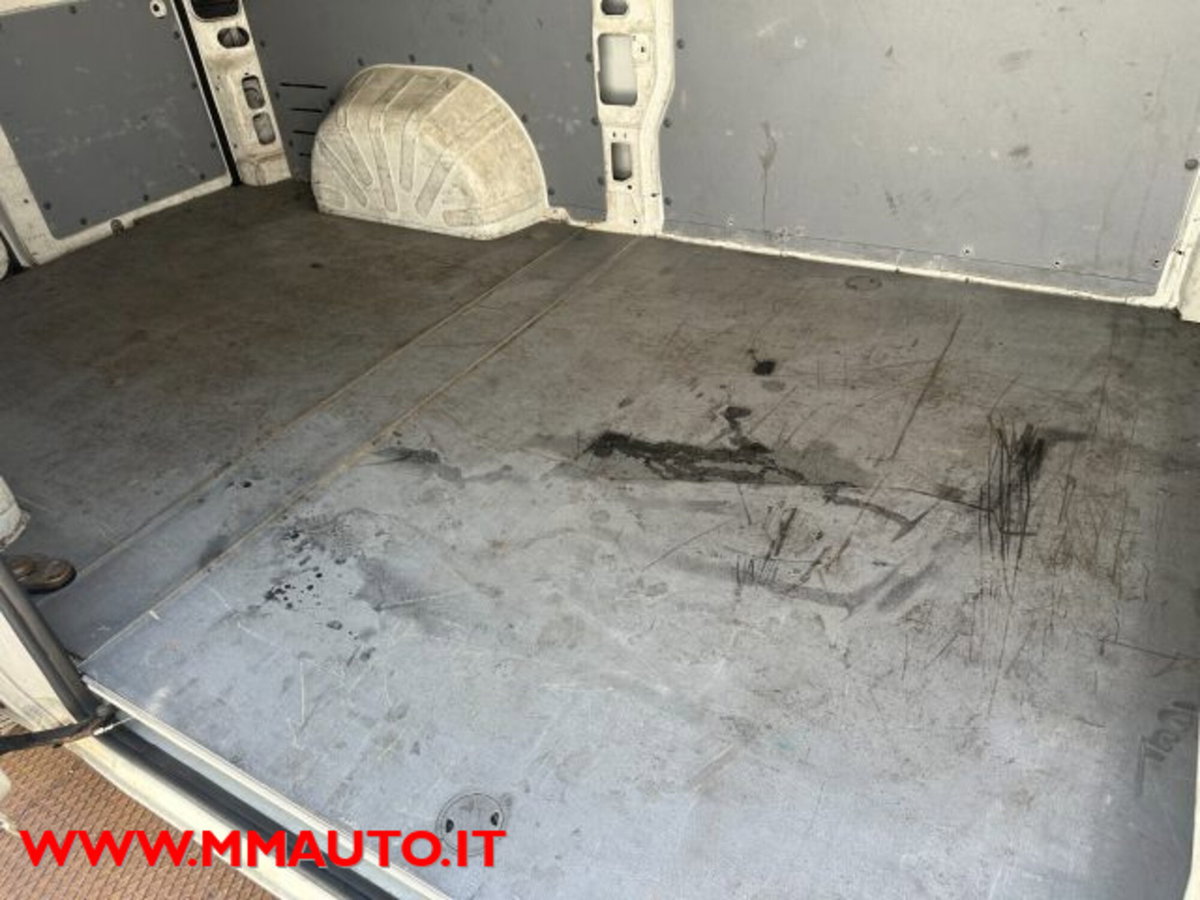 Peugeot Boxer Furgone 335 2.2 BlueHDi 140 S&S PC-TM Furgone (9)