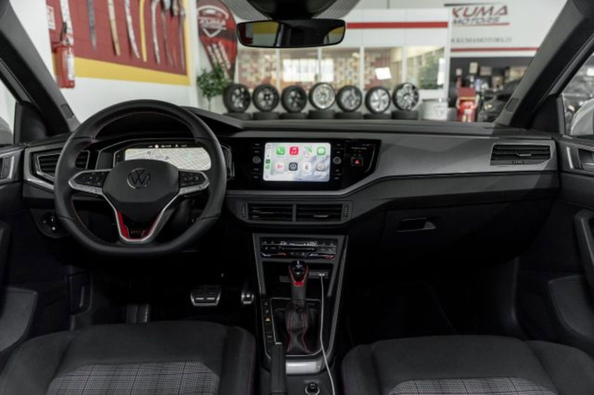 Volkswagen Polo 2.0 tsi GTI dsg (2)