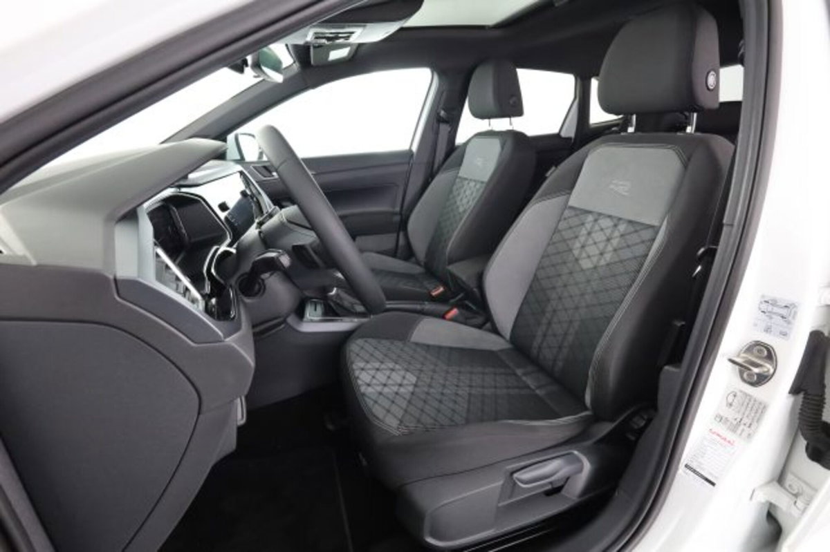 Volkswagen Taigo 1.0 TSI 110 CV DSG R-Line (2)