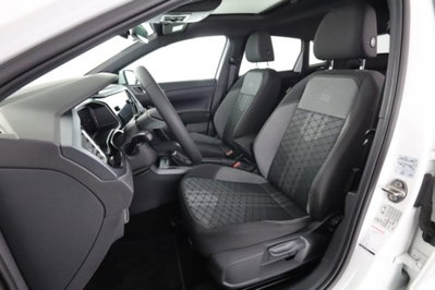 Volkswagen Taigo 1.0 TSI 110 CV DSG R-Line (2)